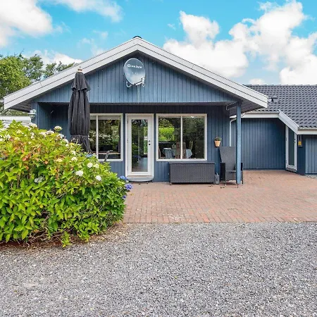 6 Person In Ulfborg Hotel 3*